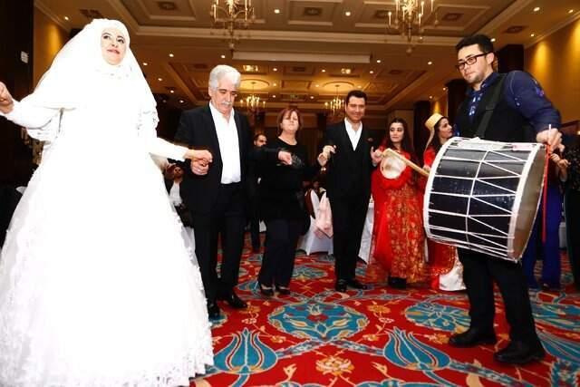 Şarkıcı Murat Kurşun, 62 yaşında olan Babasını Fas'tan Gelin Alarak Düğün Yaptı