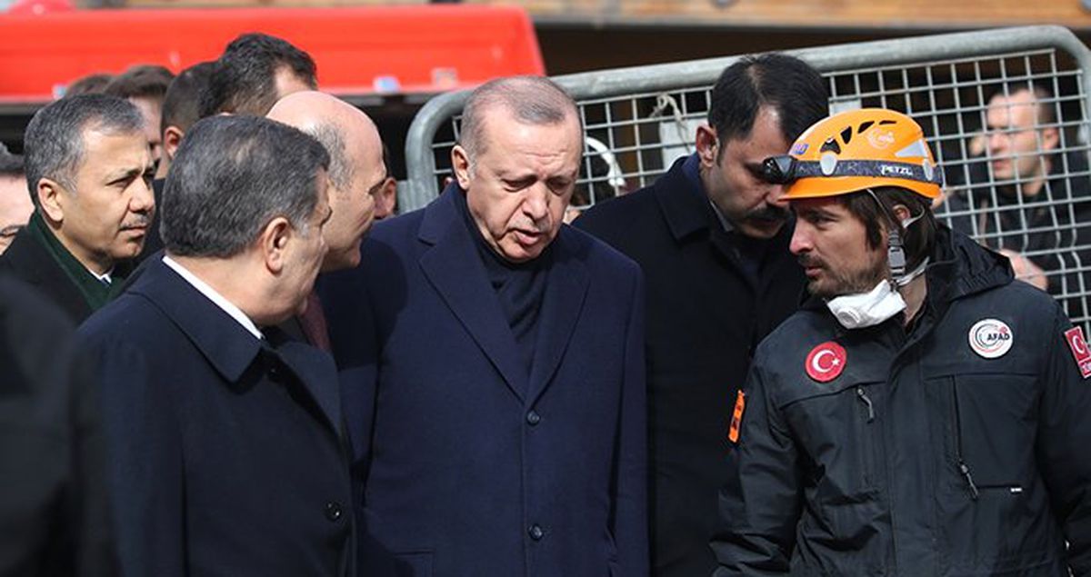 Cumhurbaşkanı Erdoğan, Kartal'daki Enkaz Alanına Giderek İnceleme Yaptı