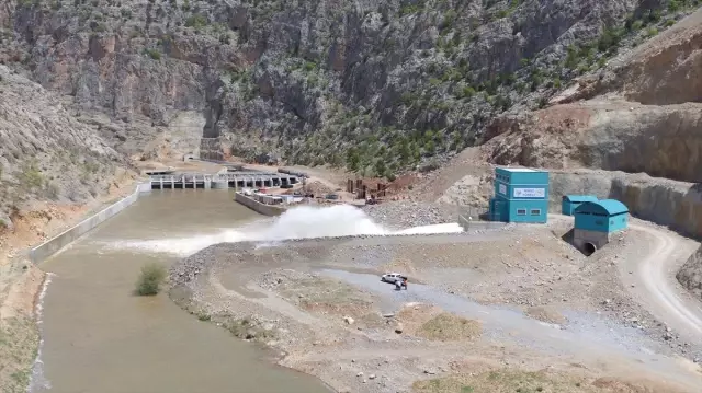 Toroslar'ın Memba Suyu Evlerden Akıyor Toroslar'ın Memba Suyu Evlerden Akıyor