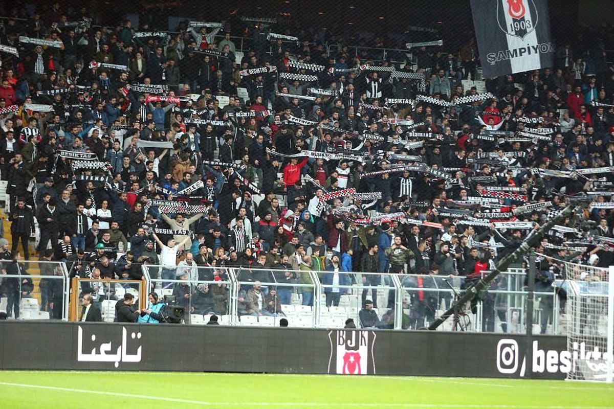 Beşiktaşlı Taraftarlar, Bursaspor Maçında 'Tolgay Arslan Dürümler Nerede?' Tezahüratında Bulundu
