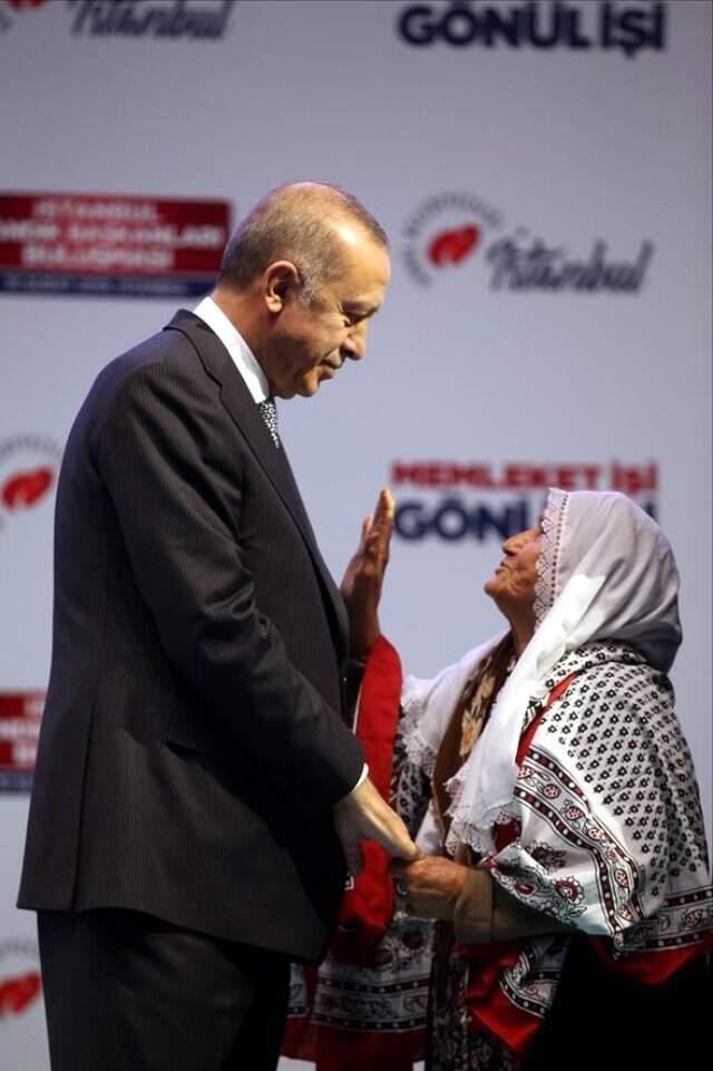 Cumhurbaşkanı Erdoğan, 83 Yaşındaki Meliha Teyze İle Bir Araya Geldi