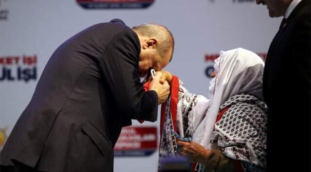 Cumhurbaşkanı Erdoğan, 83 Yaşındaki Meliha Teyze İle Bir Araya Geldi