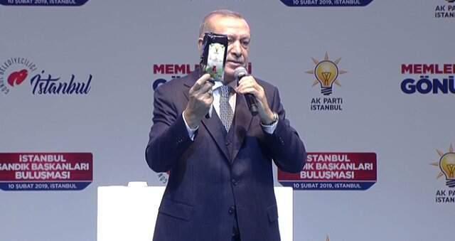 Cumhurbaşkanı Erdoğan, AK Partinin Seçmenlere Dağıtacağı Ürünü Bizzat Tanıttı
