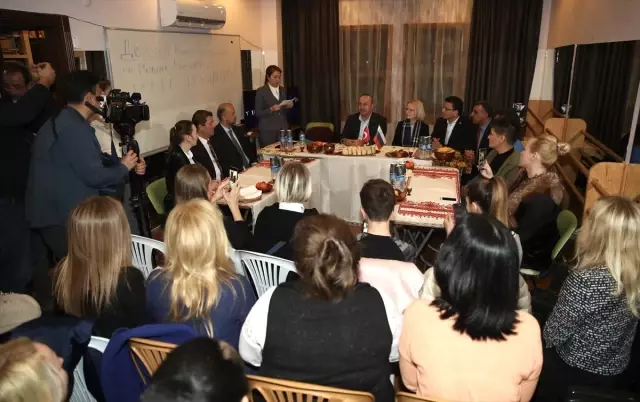 Dışişleri Bakanı Çavuşoğlu, Dizi Setini Ziyaret Etti