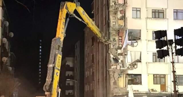 Kartal'da Çöken Binanın Yanındaki Yunus Apartmanı Yıkılıyor