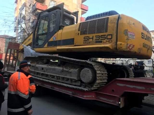 Kartal'da Çöken Binanın Yanındaki Yunus Apartmanı Yıkılıyor
