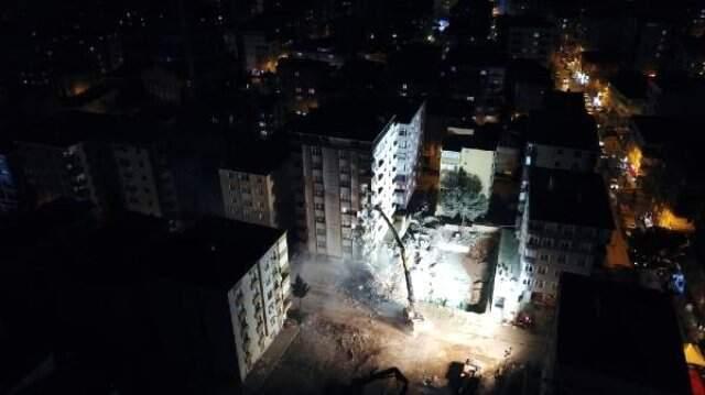 Kartal'da Çöken Binanın Yanındaki Yunus Apartmanı Yıkılıyor