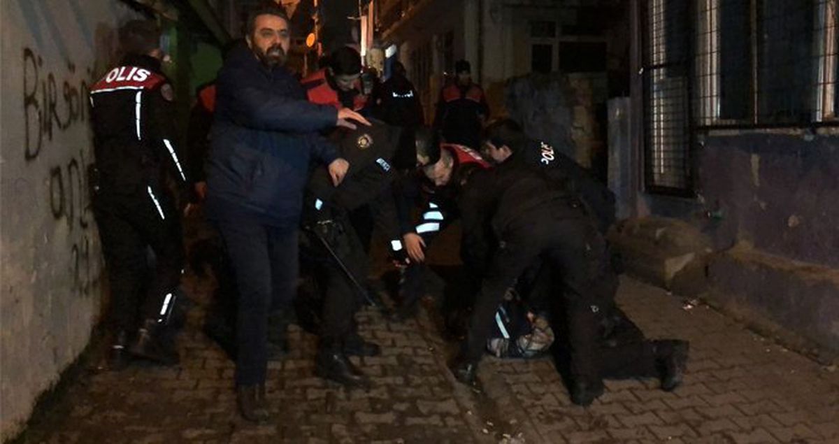 Kavgaya Müdahale Eden Polis Ekiplerine Taşlı Sopalı Saldırı: 7 Gözaltı