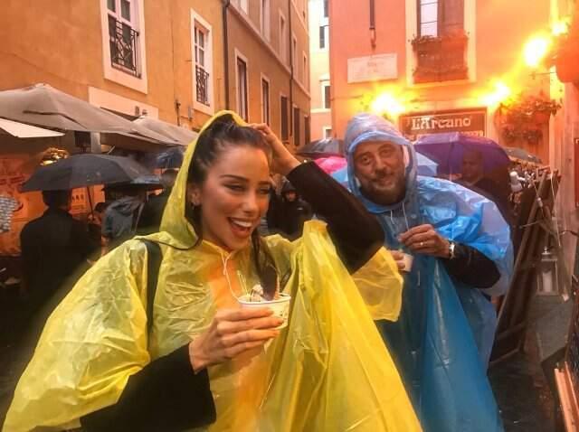 Oyuncu Hamdi Alkan'ın Kızı Zeynep Alkan'ın Amuda Kalkarak Verdiği Poza Beğeni Yağdı