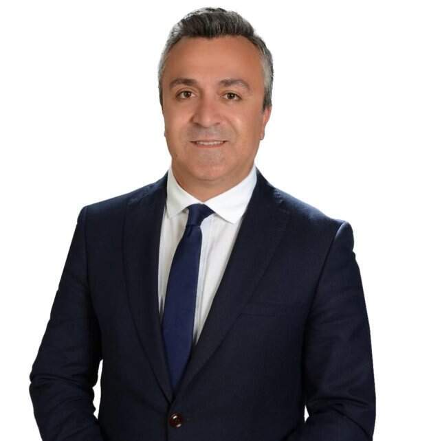 Özgür Erdursun Kimdir?