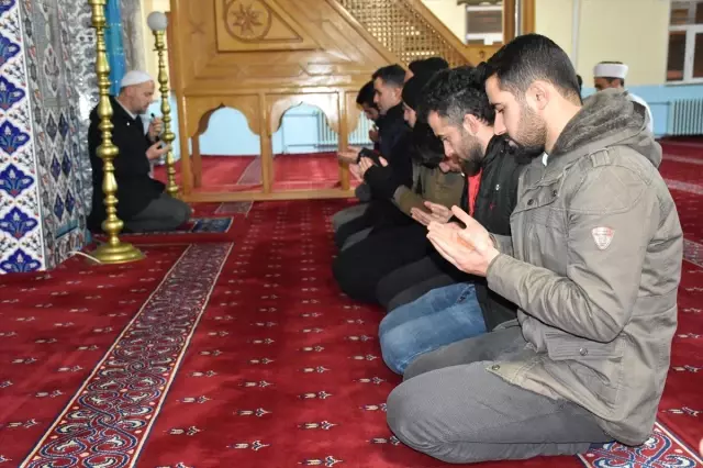 Van ve Hakkari'de Çin'e Doğu Türkistan Protestosu Van ve Hakkari'de Çin'e Doğu Türkistan Protestosu