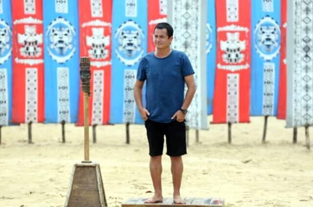 Acun Ilıcalı, Survivor'da Erdem Ekşioğlu'nun Sakatlanarak Yarışmaya Vedaya Edeceğini Duyurdu