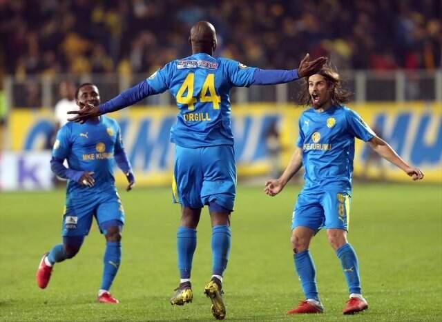Ankaragücü, Sahasında Konuk Ettiği Kasımpaşa'yı 3-0 Mağlup Etti