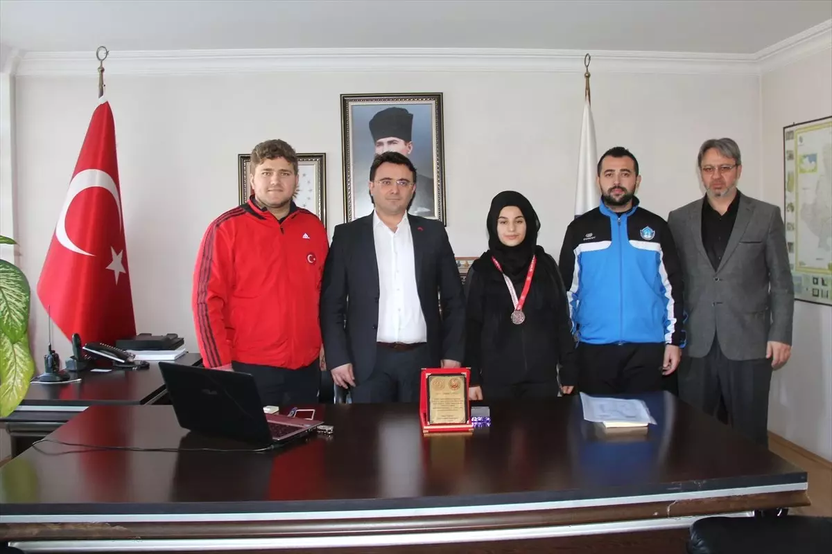 Başarılı Halterci Medine Yavuz'dan Kaymakam Yılmaz'a Ziyaret