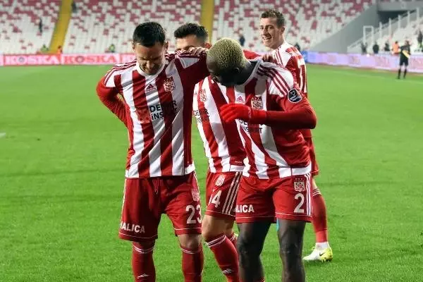 Demir Grup Sivasspor - Akhisarspor: 2-1 Demir Grup Sivasspor - Akhisarspor: 2-1