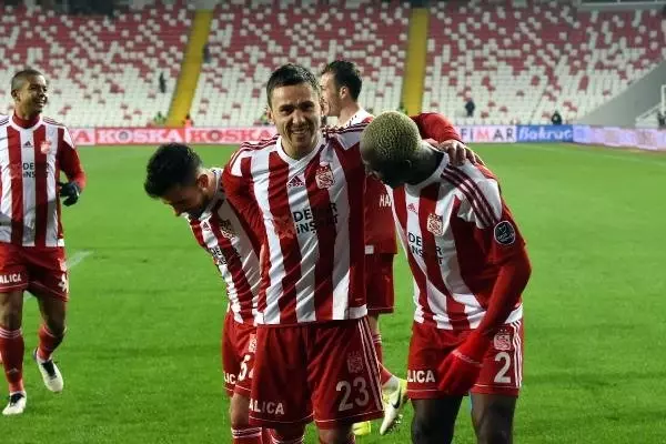 Demir Grup Sivasspor - Akhisarspor: 2-1 Demir Grup Sivasspor - Akhisarspor: 2-1