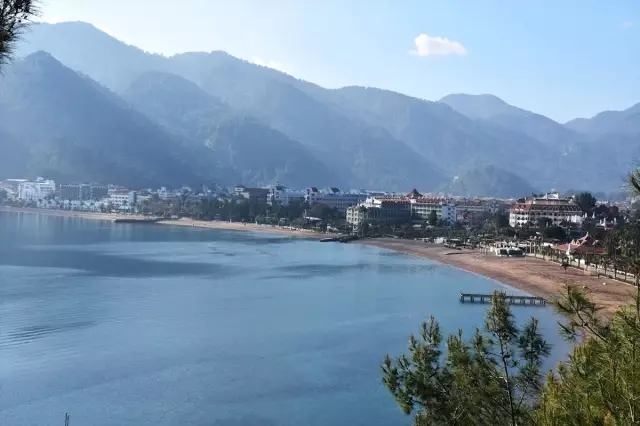 Marmaris'te Deniz Yaklaşık 5 Metre Çekildi - Haber