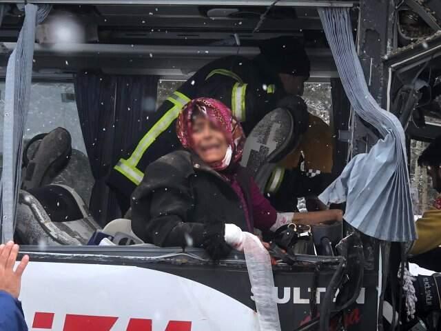 Trafik Kazası Sonrası Can Pazarı: 20 Yaralı