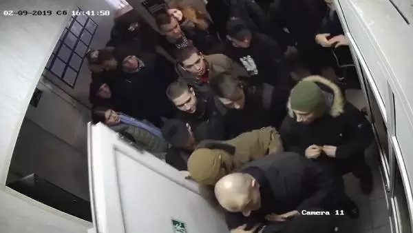 Ukrayna'da Radikal Milliyetçiler Polis Karakoluna Saldırdı