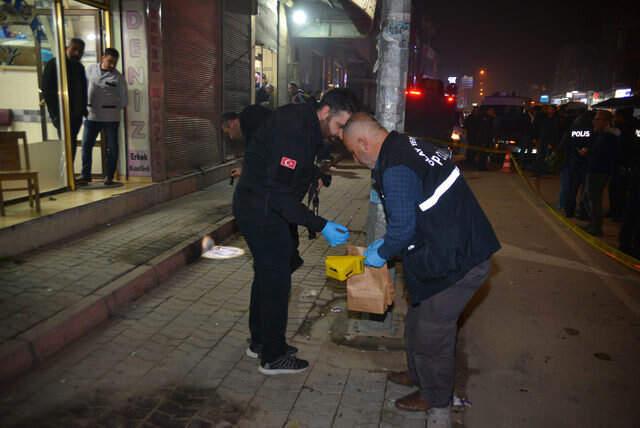 AK Parti Seçim Bürosuna Kimliği Belirsiz Kişilerce Molotoflu Saldırı Düzenlendi