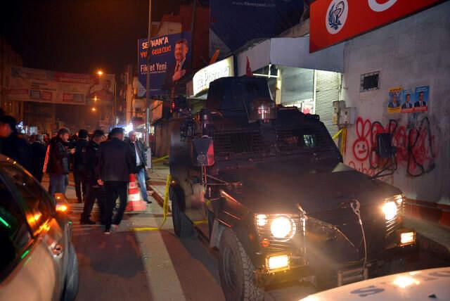 AK Parti Seçim Bürosuna Kimliği Belirsiz Kişilerce Molotoflu Saldırı Düzenlendi