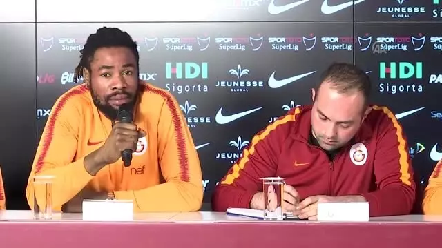 Galatasaray'da Yeni Transferler İçin İmza Töreni Düzenlendi (2) Galatasaray'da Yeni Transferler İçin İmza Töreni Düzenlendi (2)