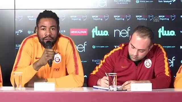 Galatasaray'da Yeni Transferler İçin İmza Töreni Düzenlendi (2) Galatasaray'da Yeni Transferler İçin İmza Töreni Düzenlendi (2)