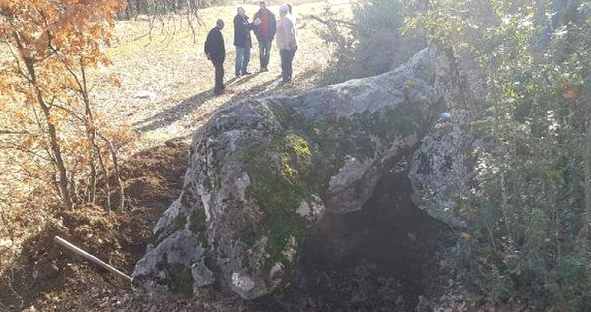 Sivil Kıyafetlerle Operasyon Düzenleyen Jandarma Ekipleri, Kaçak Kazı Yapan Definecileri Suçüstü Yakaladı