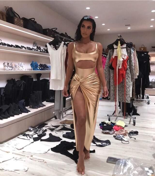 Sedef Hastası Olan Kim Kardashian, Paylaştığı Fotoğrafla Hayranlarını Korkuttu