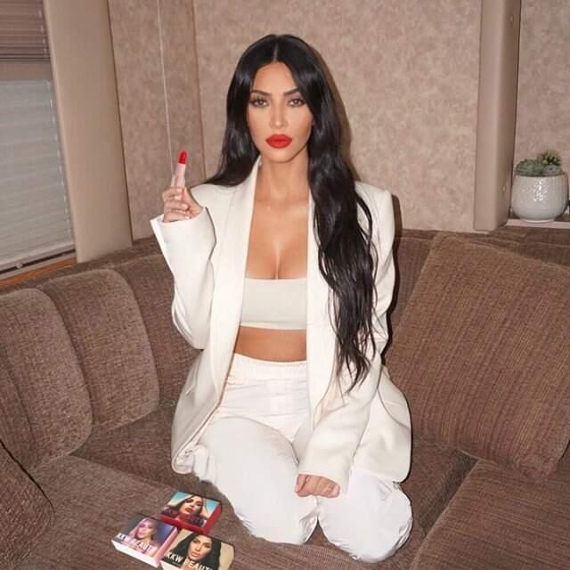 Sedef Hastası Olan Kim Kardashian, Paylaştığı Fotoğrafla Hayranlarını Korkuttu