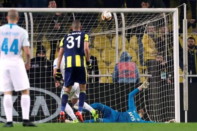 Zenit Maçında Robert Mak'a Geçit Vermeyen Harun, Fenerbahçe Formasıyla 3. Penaltısını Kurtardı