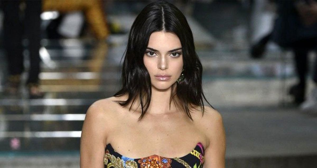 ABD'li Model Kendall Jenner, Giydiği Ceketle Etkinliğe Damga Vurdu