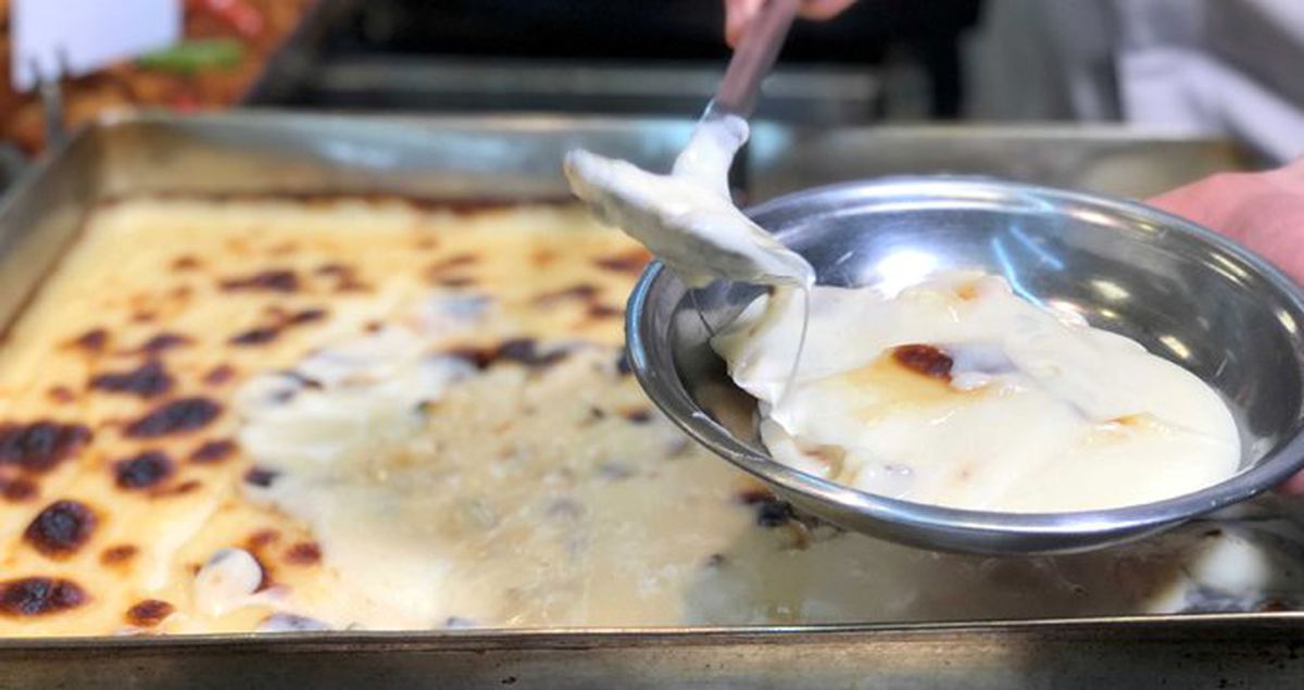 Bursa'da Yapımı Devam Eden Osmanlı Mirası Süt Helvası, Öğle Saatlerinde Tüm Lokantalarda Tükeniyor
