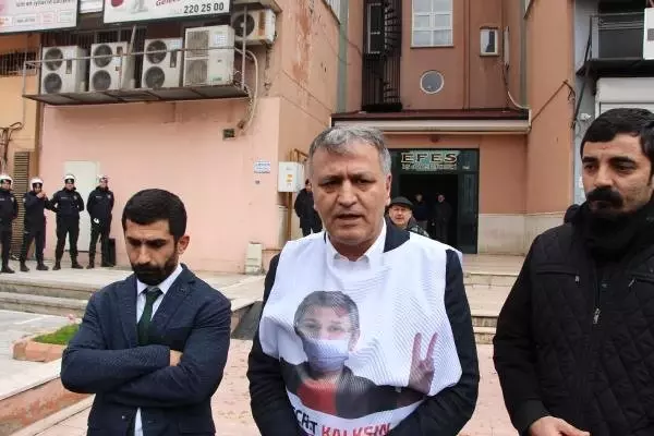 Gaziantep'te Hdp'lilerin Yürüyüşüne Polis İzin Vermedi Gaziantep'te Hdp'lilerin Yürüyüşüne Polis İzin Vermedi