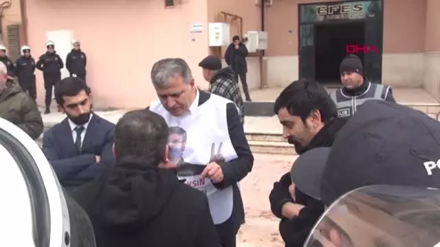 Gaziantep'te Hdp'lilerin Yürüyüşüne Polis İzin Vermedi Gaziantep'te Hdp'lilerin Yürüyüşüne Polis İzin Vermedi