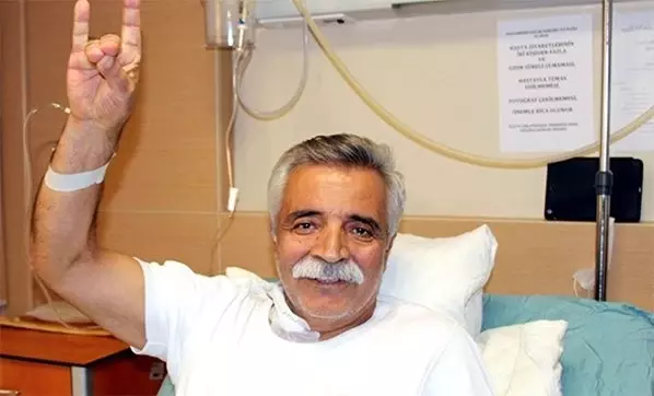 Hayatını Kaybeden Ozan Arif, Bahçeli'ye Küs Gitti Hayatını Kaybeden Ozan Arif, Bahçeli'ye Küs Gitti