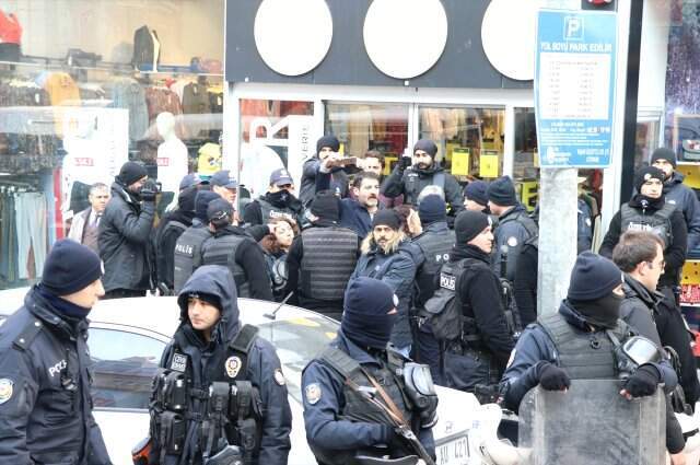 HDP'li Milletvekili, Polis Memurunun Kolunu Isırdı