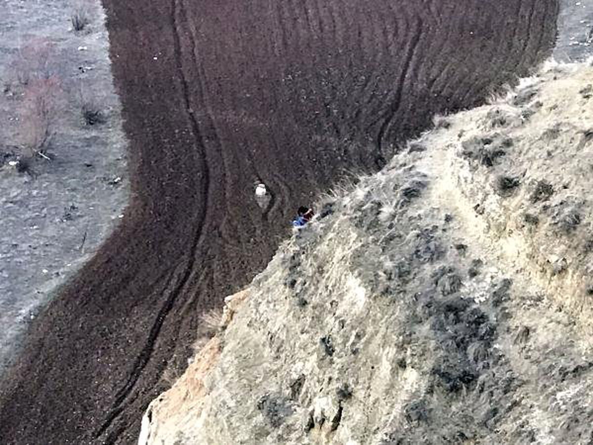 İntihardan Vazgeçti, Ayağı Kayınca Kayalıklardan Yuvarlandı