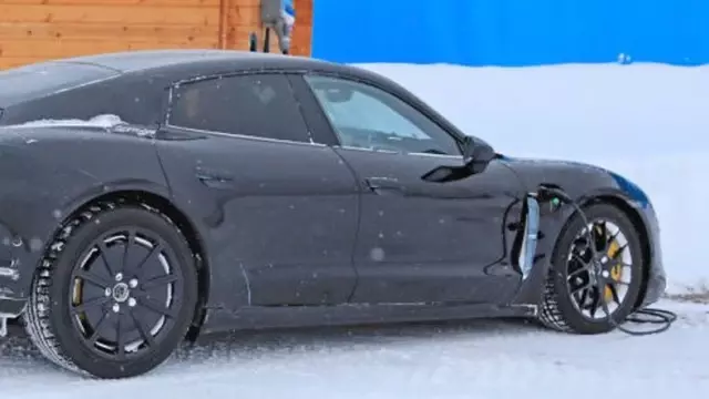 Porsche'nin Türkçe İsme Sahip Elektrikli Otomobili Taycan'a Ait Yeni Fotoğraflar Ortaya Çıktı Porsche'nin Türkçe İsme Sahip Elektrikli Otomobili Taycan'a Ait Yeni Fotoğraflar Ortaya Çıktı