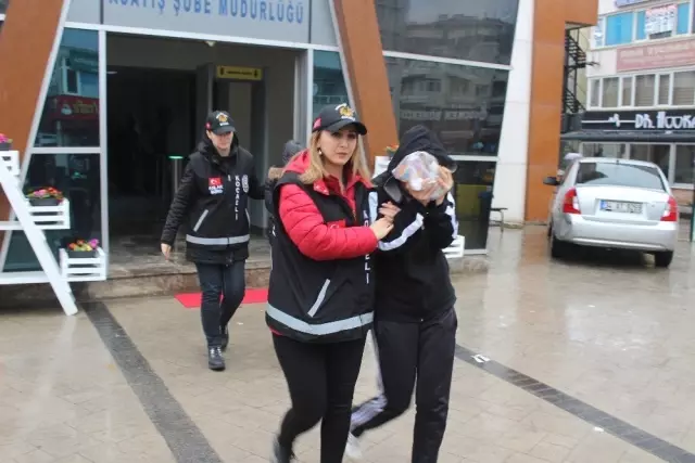 Ruhsatsız Otele Fuhuş Operasyonu: 8 Gözaltı