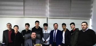 Şehit Erol Olçoklu Öğrenciler Badminton'da Şampiyon Oldu