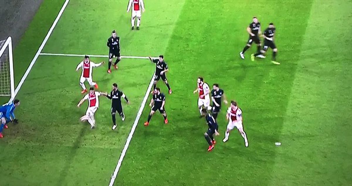 Ajax, Şampiyonlar Liginde Golü İptal Edilen İlk Takım Oldu