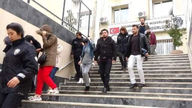 Çocuk Bakıcılığı İlanıyla Kandırıp Fuhuş Yaptırdılar