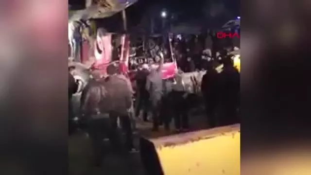 Dha Dış - Makedonya'da Yolcu Otobüsü Şarampole Yuvarlandı: 13 Ölü Dha Dış - Makedonya'da Yolcu Otobüsü Şarampole Yuvarlandı: 13 Ölü