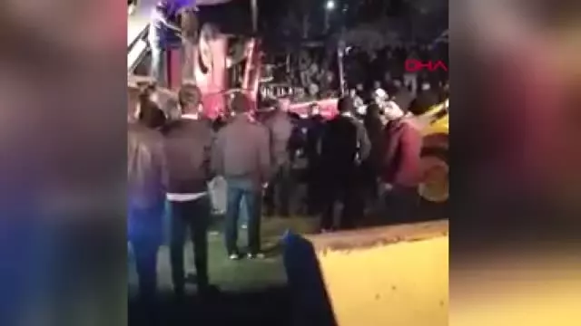 Dha Dış - Makedonya'da Yolcu Otobüsü Şarampole Yuvarlandı: 13 Ölü Dha Dış - Makedonya'da Yolcu Otobüsü Şarampole Yuvarlandı: 13 Ölü