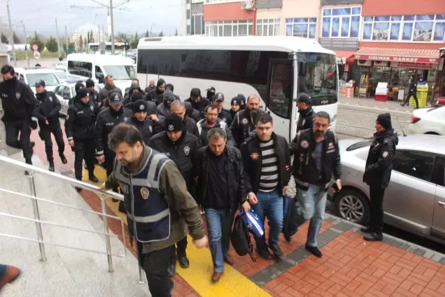 Fetö'den Gözaltına Alınan 14 Asker Adliyeye Sevk Edildi