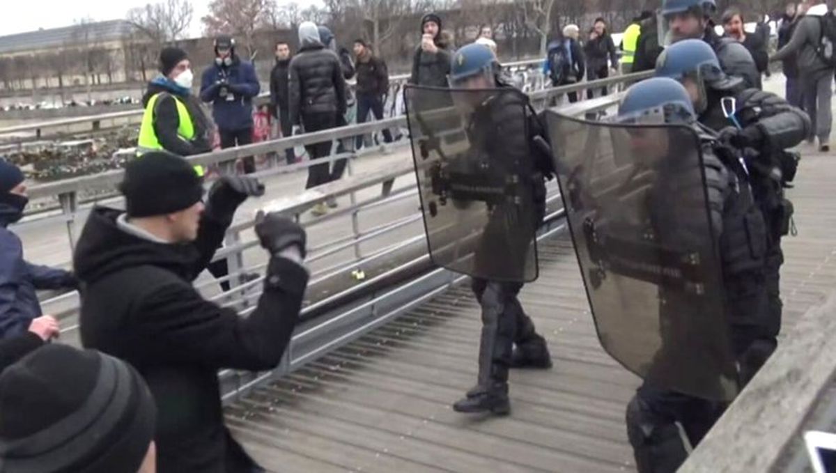 Fransa'da Polisi Döven Şampiyon Boksör Christophe Dettinger'e 2 Yıl Hapis Verildi