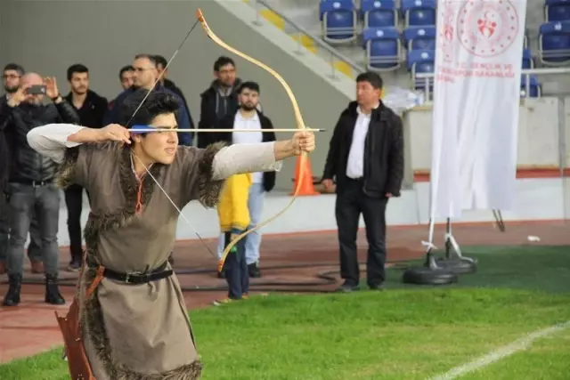 Geleneksel Okçuluk Kursları Mersin Stadı'nda Başladı