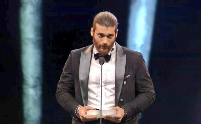 Ödül Alan Can Yaman, Demet Özdemir'e Övgü Yağdırdı