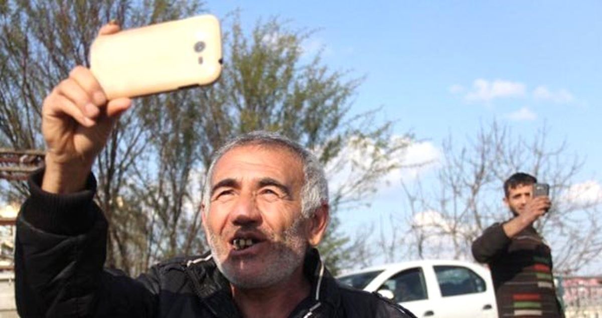 Genç Aşık İntihara Kalkıştı, Vatandaşların Derdi ise Video Çekmek Oldu